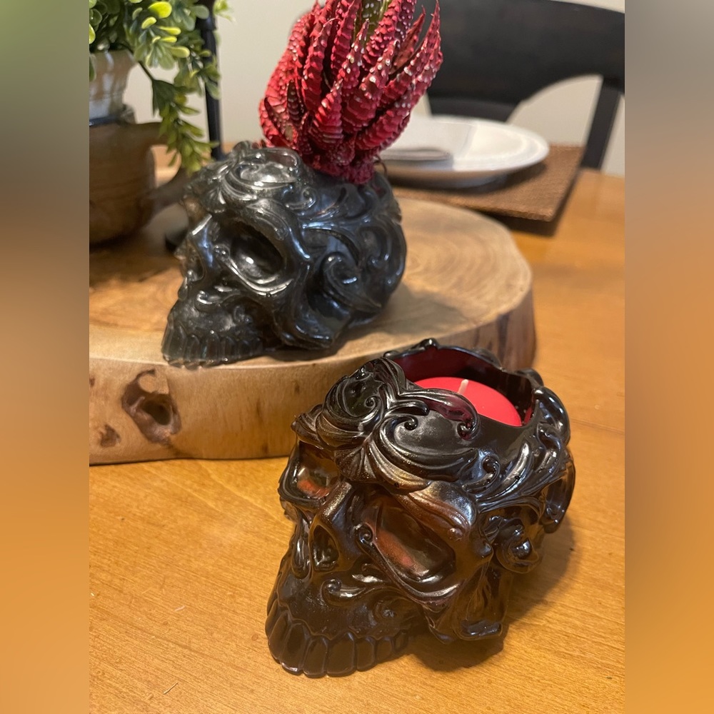 Resin skull candle holder/cactus